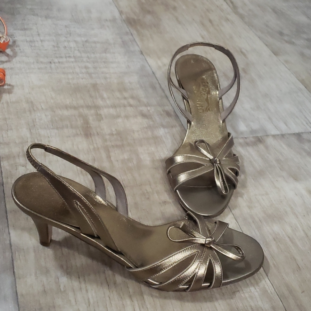 Salvatore Ferragamo 2" heel, gold 8N